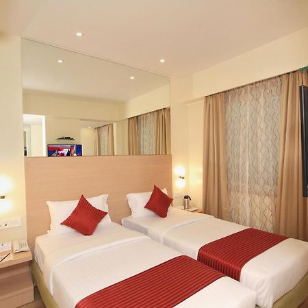 La Sara Regent Hotel Bangalore Bagian luar foto