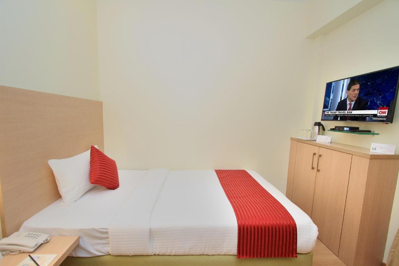 La Sara Regent Hotel Bangalore Bagian luar foto