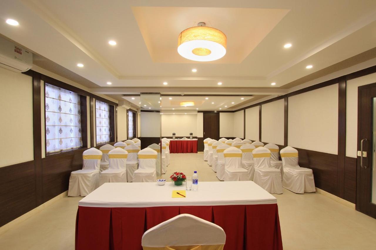 La Sara Regent Hotel Bangalore Bagian luar foto