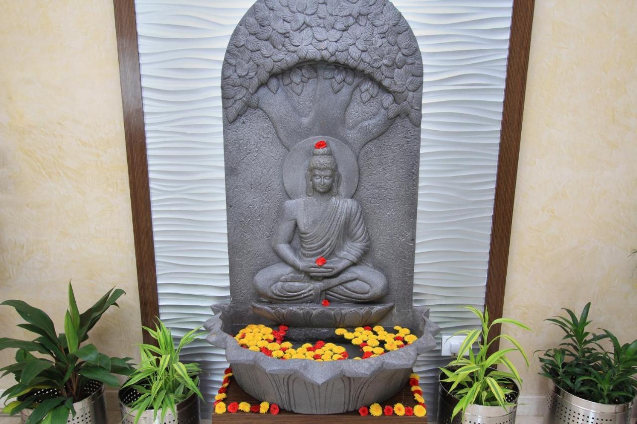 La Sara Regent Hotel Bangalore Bagian luar foto