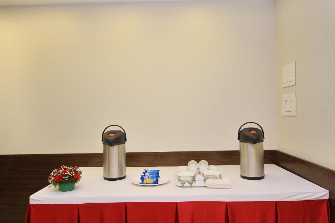 La Sara Regent Hotel Bangalore Bagian luar foto