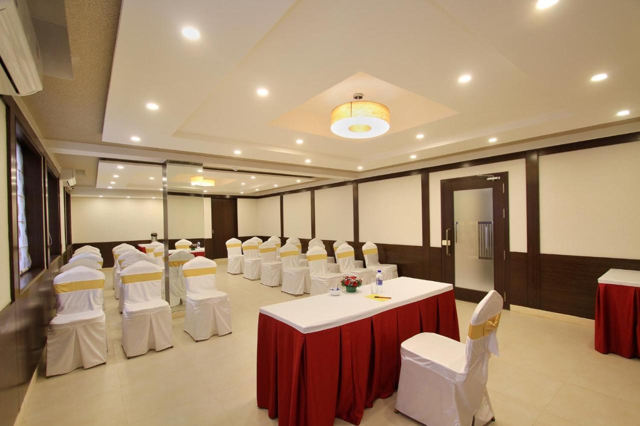 La Sara Regent Hotel Bangalore Bagian luar foto