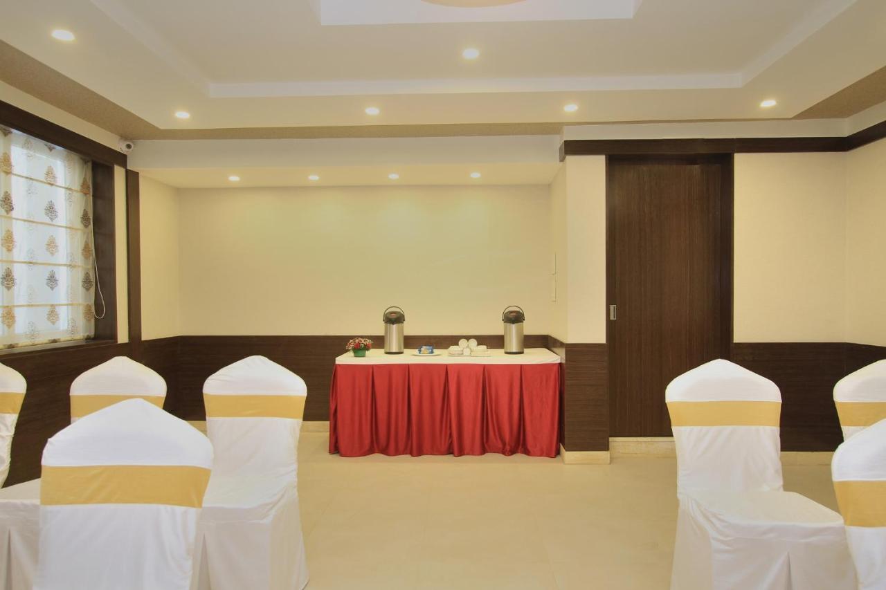La Sara Regent Hotel Bangalore Bagian luar foto