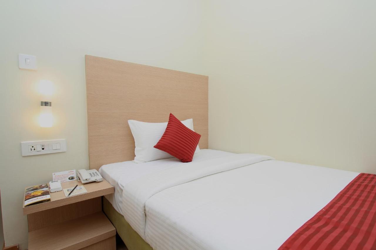 La Sara Regent Hotel Bangalore Bagian luar foto