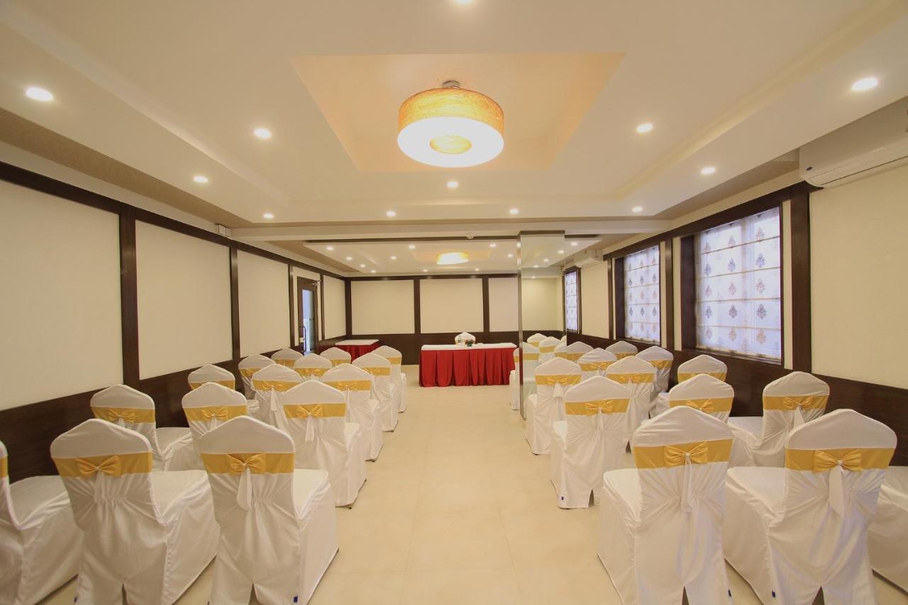 La Sara Regent Hotel Bangalore Bagian luar foto