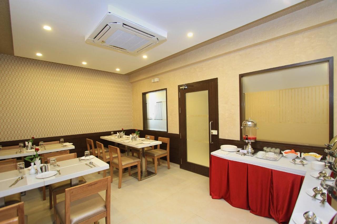 La Sara Regent Hotel Bangalore Bagian luar foto