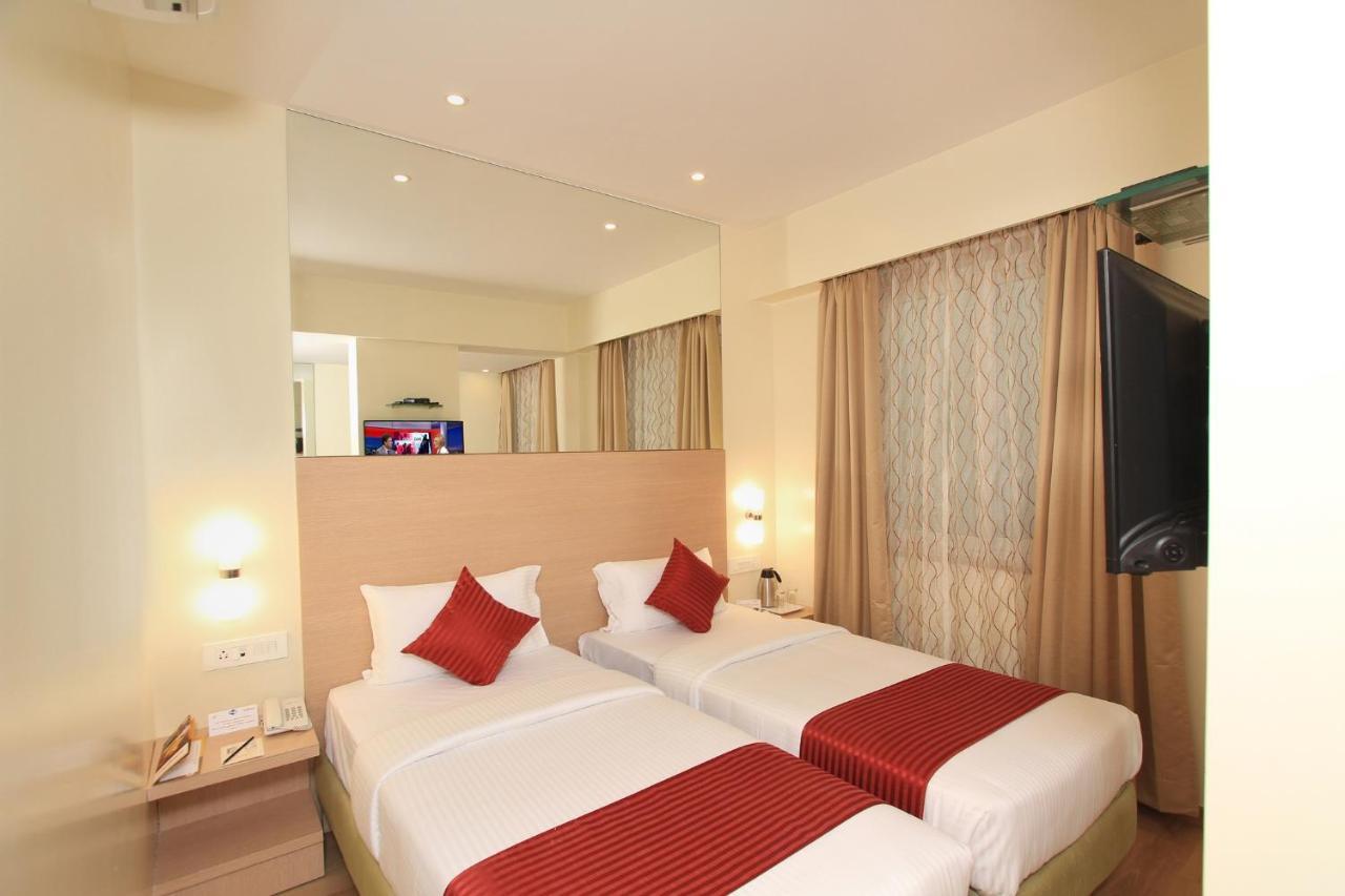 La Sara Regent Hotel Bangalore Bagian luar foto