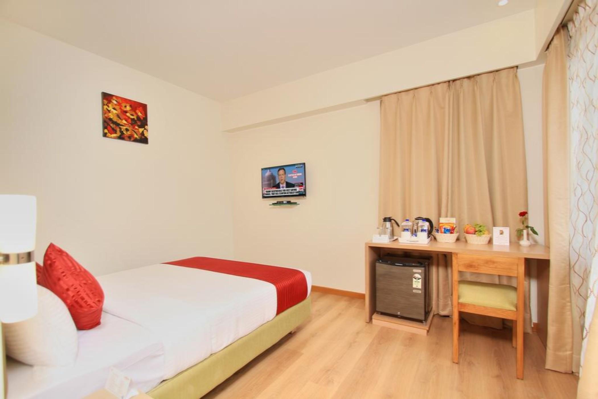 La Sara Regent Hotel Bangalore Bagian luar foto