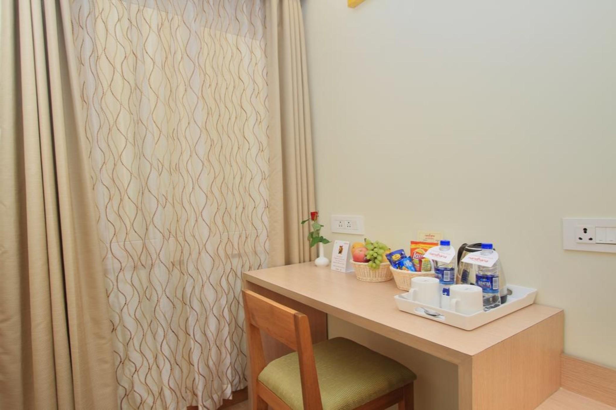 La Sara Regent Hotel Bangalore Bagian luar foto