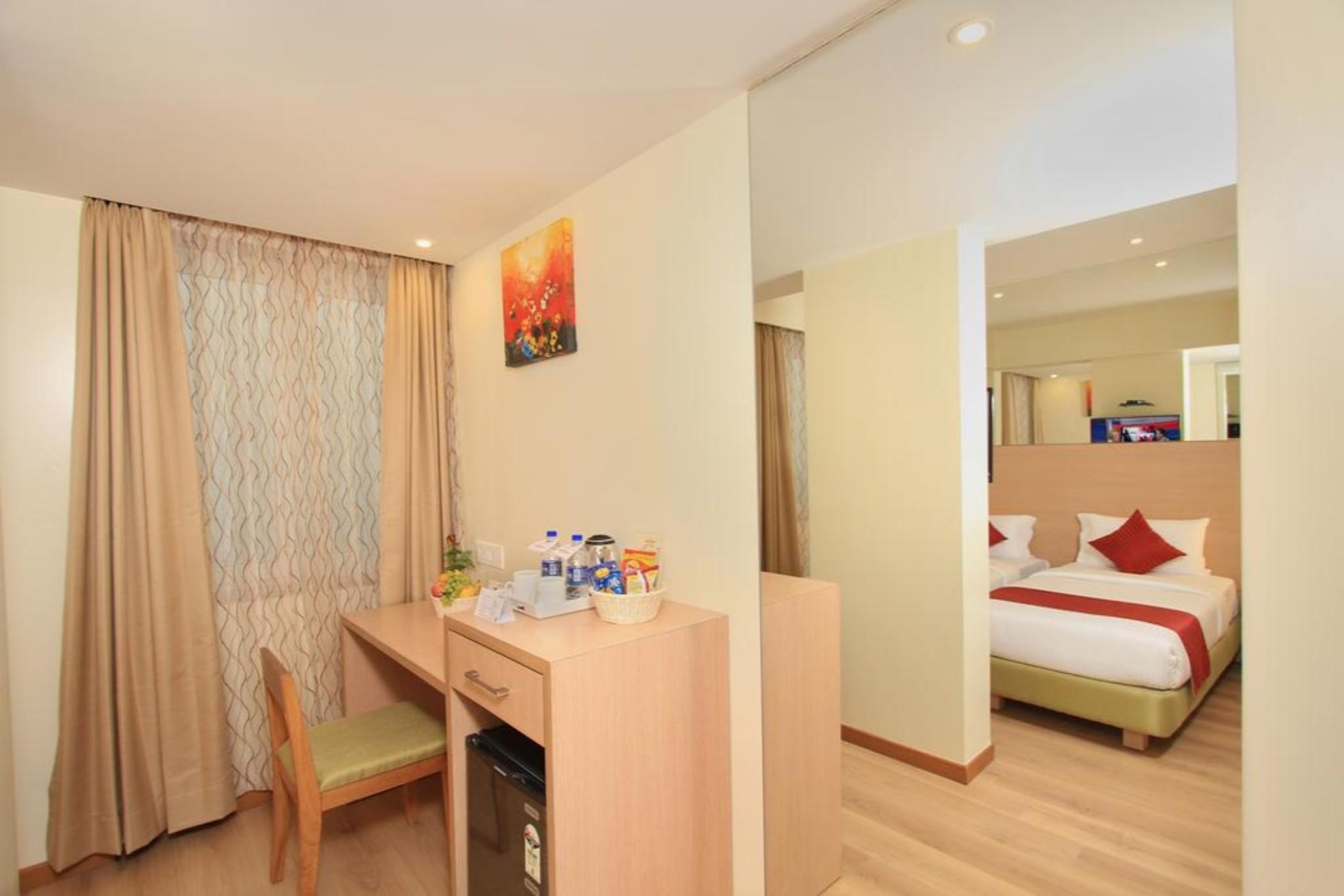 La Sara Regent Hotel Bangalore Bagian luar foto